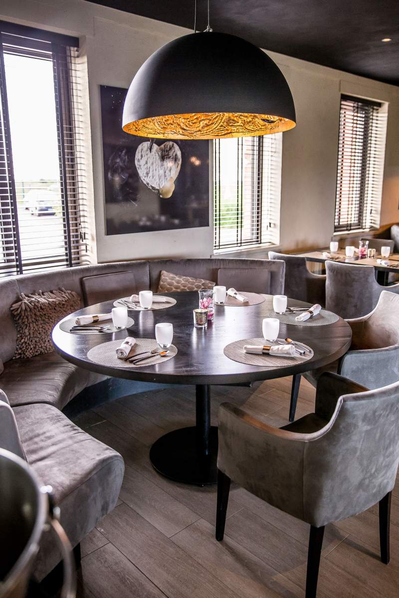 ambiance salle de restaurant L'Arbre à Gruson 