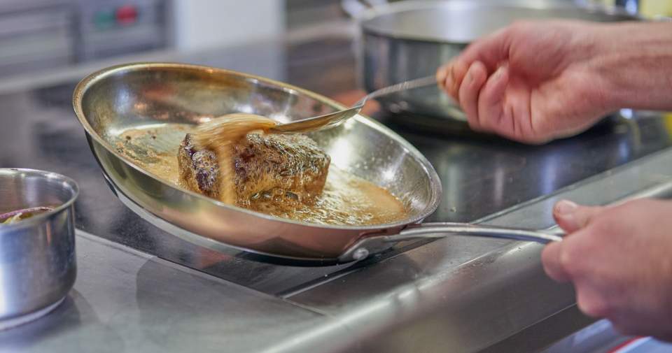 Geste en cuisine du chef Saïd Ben Belkacem 